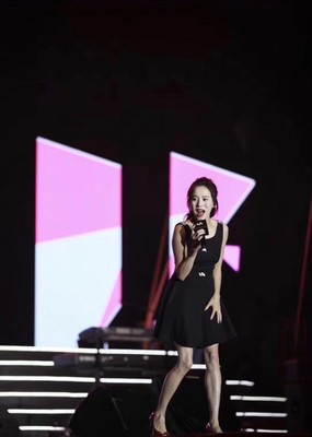 黄绮珊演艺事业背后的专业护航者 经纪人工作室联系人王峰